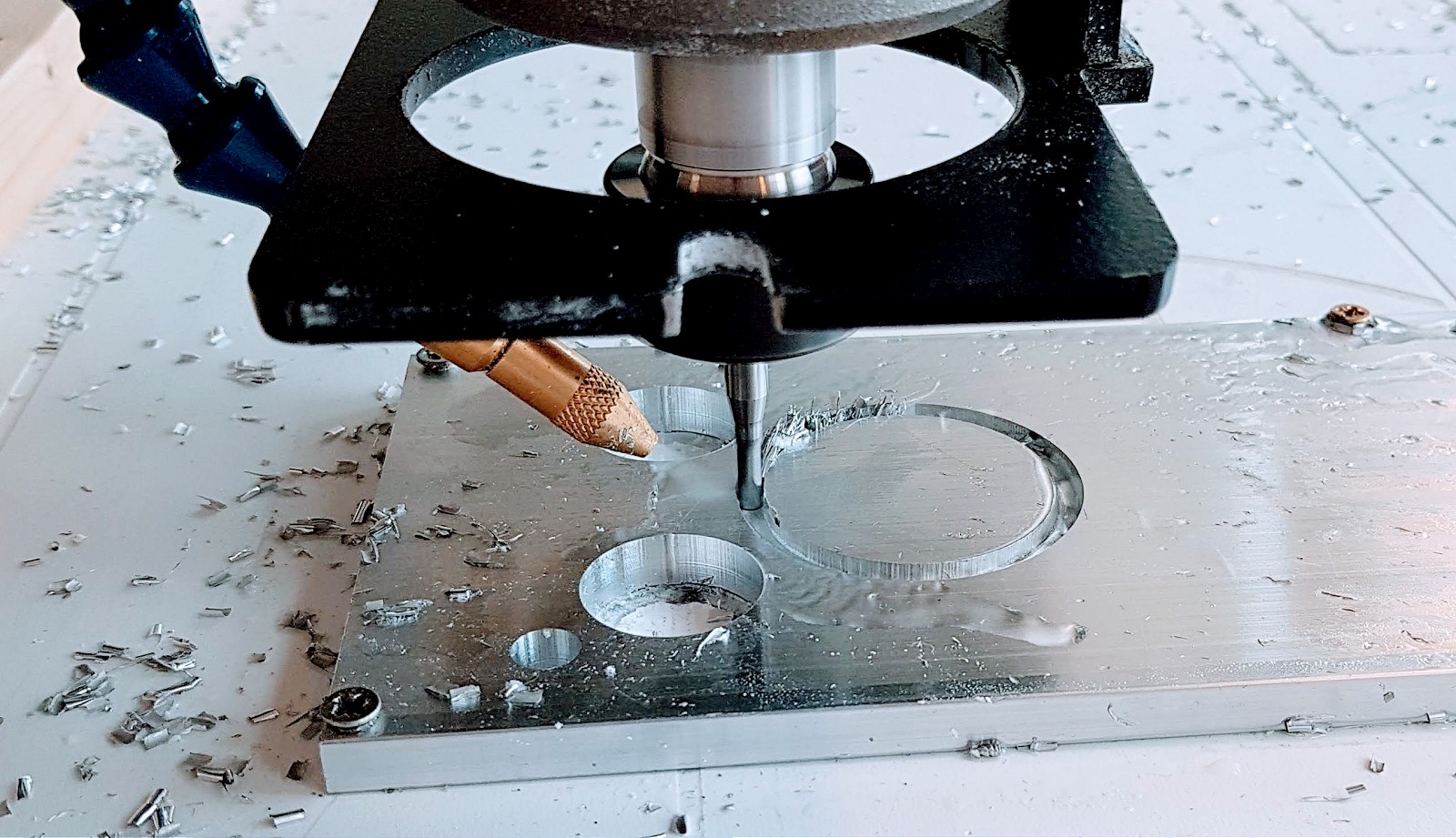 CNC frézování AL bloku 10mm